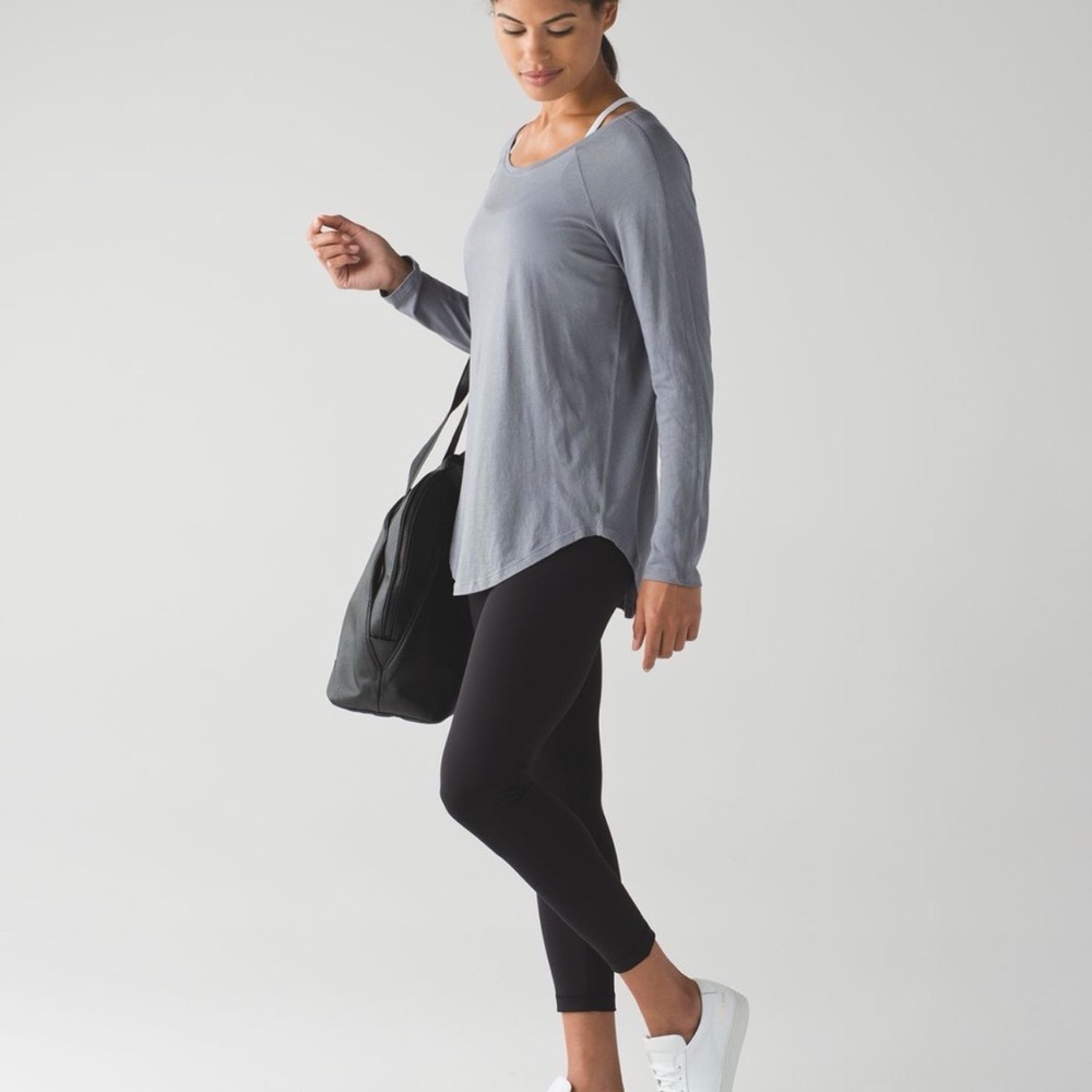 Lululemon long sleeve top in a soft heather gray. Lightweight,